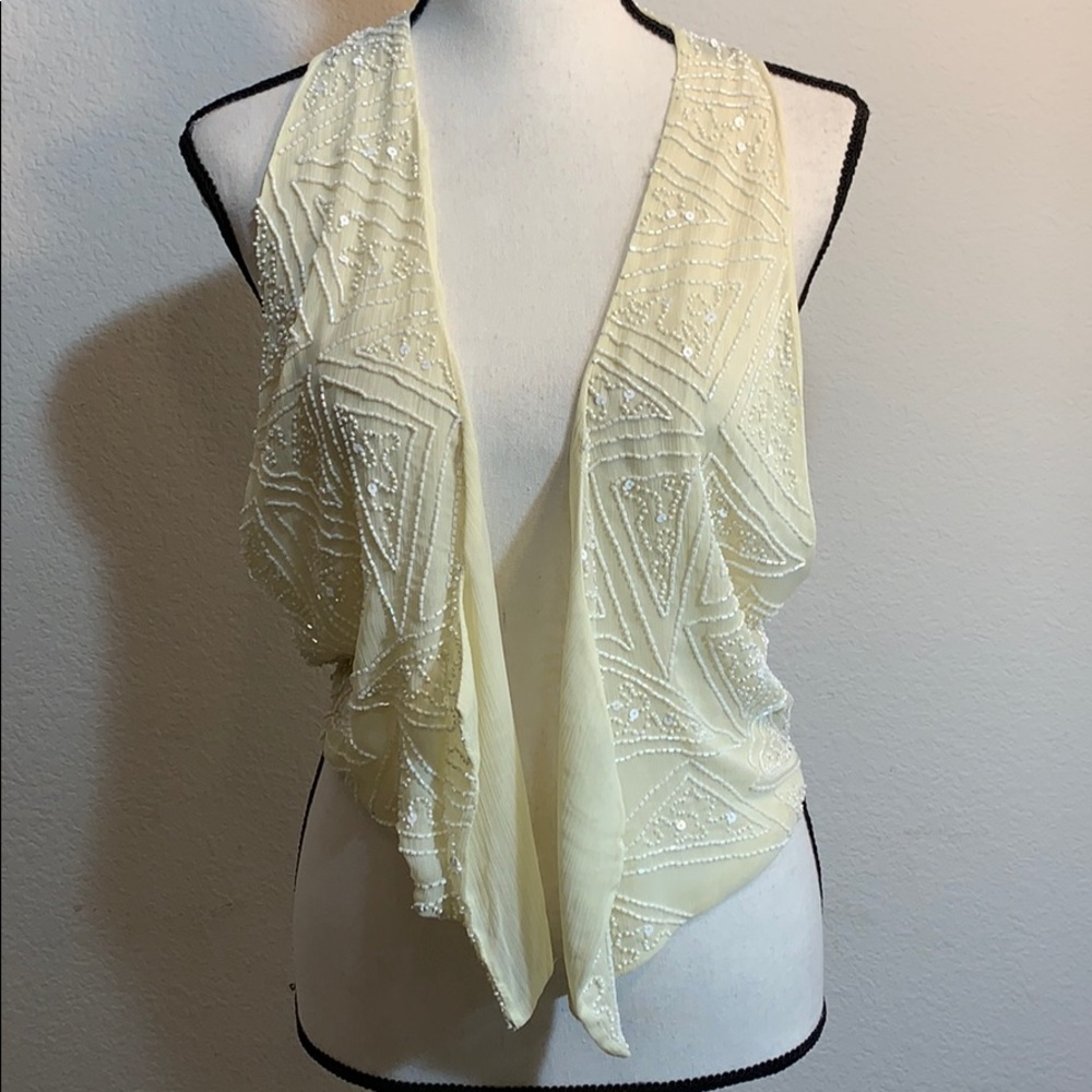 ❤️HP❤️Buckle beaded chiffon,open back vest/top